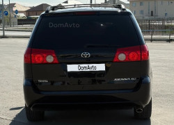 Toyota Sienna 2010 года