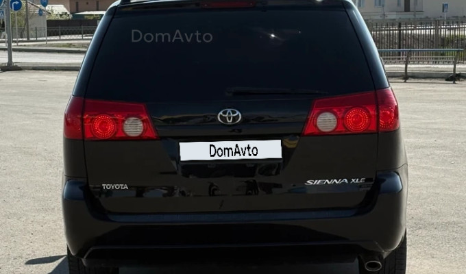 Toyota Sienna 2010 года