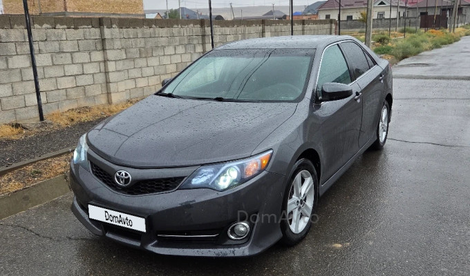 Toyota Camry 2014 года
