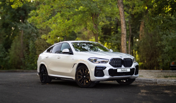 BMW X6 2021 года