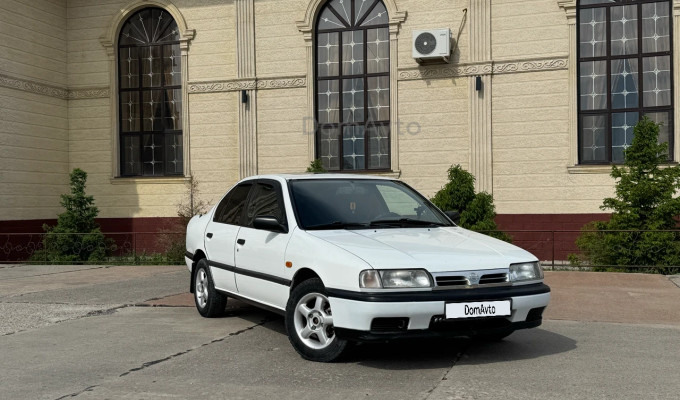 Nissan Primera 1993 года