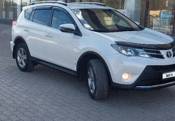 Toyota RAV4 2015 года