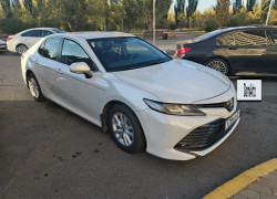 Toyota Camry 2020 года