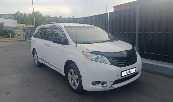 Toyota Sienna 2012 года