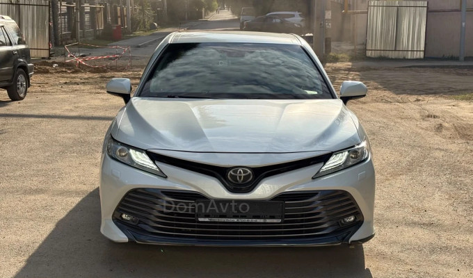 Toyota Camry 2020 года