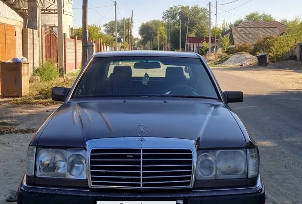 Mercedes-Benz E-Класс 1993 года