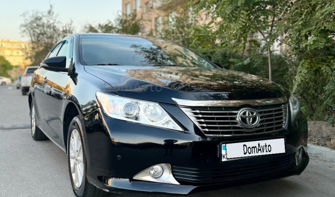 Toyota Camry 2013 года