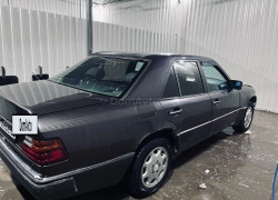 Mercedes-Benz E-Класс 1993 года