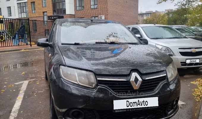 Renault Sandero 2015 года