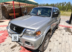 Mitsubishi Montero Sport 2000 года