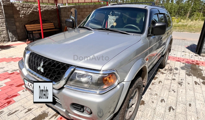 Mitsubishi Montero Sport 2000 года