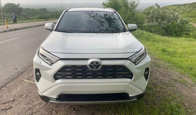 Toyota RAV4 2020 года