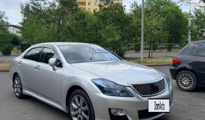 Toyota Crown 2010 года