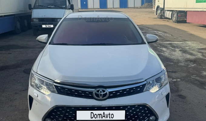 Toyota Camry 2015 года
