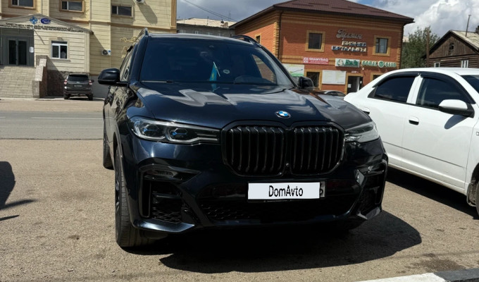 BMW X7 2021 года
