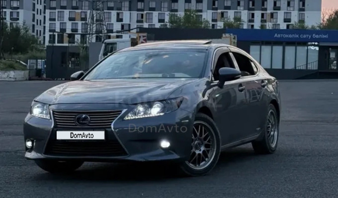 Lexus ES 2013 года