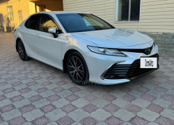 Toyota Camry 2021 года