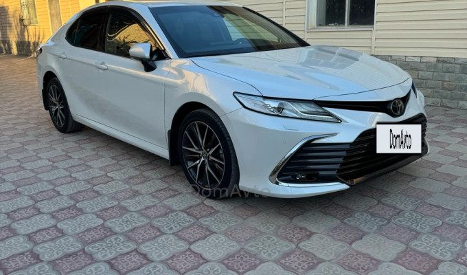 Toyota Camry 2021 года