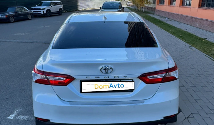 Toyota Camry 2021 года
