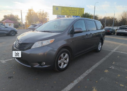 Toyota Sienna 2012 года