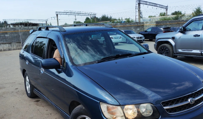 Nissan R'nessa 1997 года