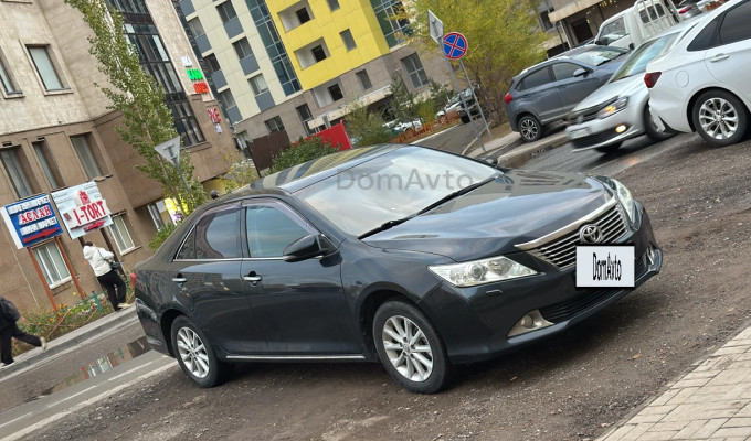 Toyota Camry 2013 года