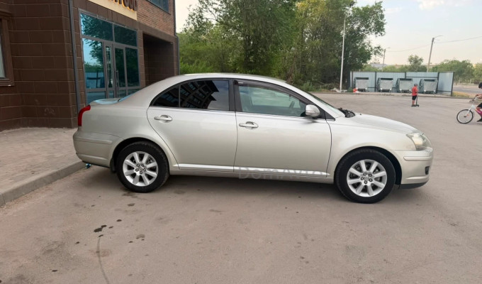 Toyota Avensis 2008 года
