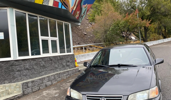 Toyota Camry 2001 года