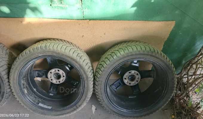 Продам зимние шины 245/40/18