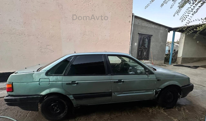 Volkswagen Passat 1993 года