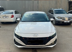 Hyundai Elantra 2021 года