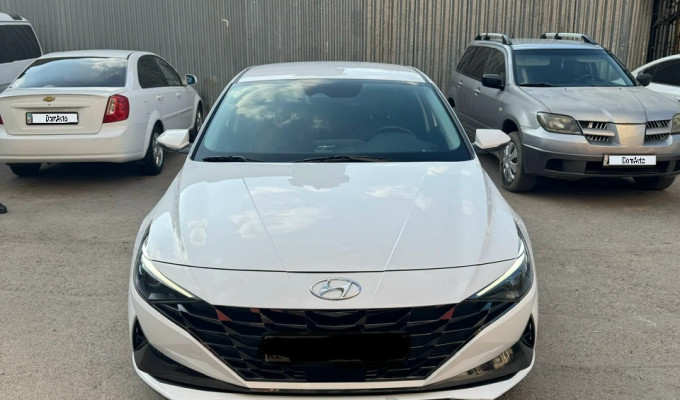 Hyundai Elantra 2021 года