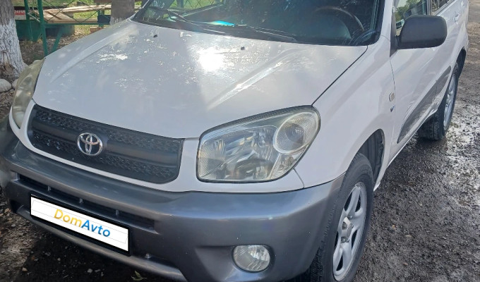 Toyota RAV4 2004 года