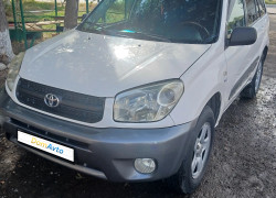 Toyota RAV4 2004 года