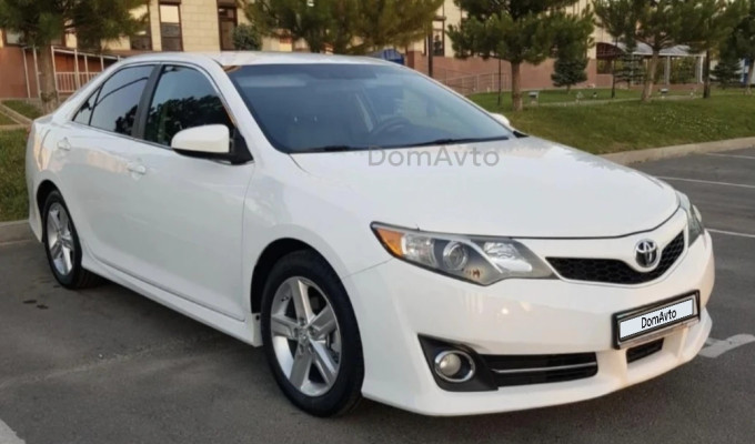Toyota Camry 2013 года