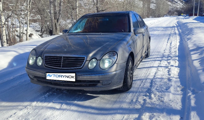 Mercedes-Benz E-Класс 2002 года