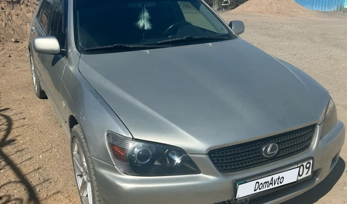 Lexus IS 2001 года