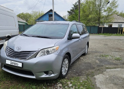 Toyota Sienna 2013 года