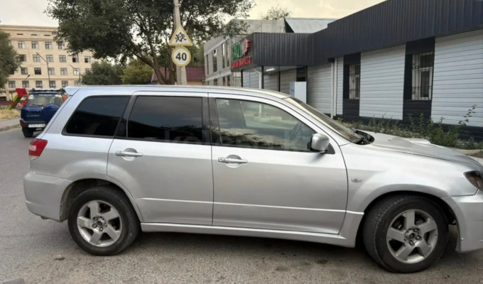 Mitsubishi Airtrek 2002 года