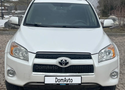 Toyota RAV4 2011 года