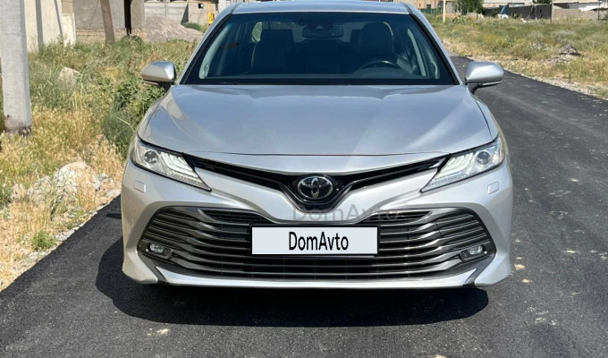 Toyota Camry 2021 года