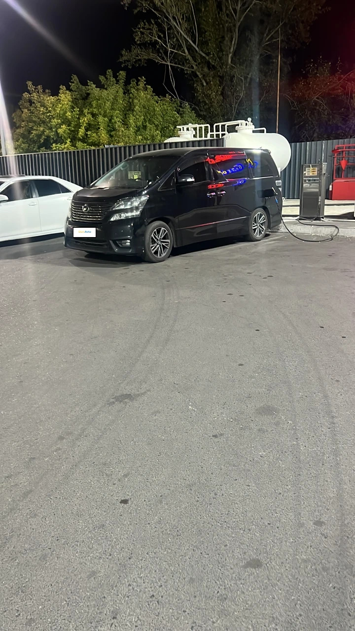 Toyota Vellfire, 2011