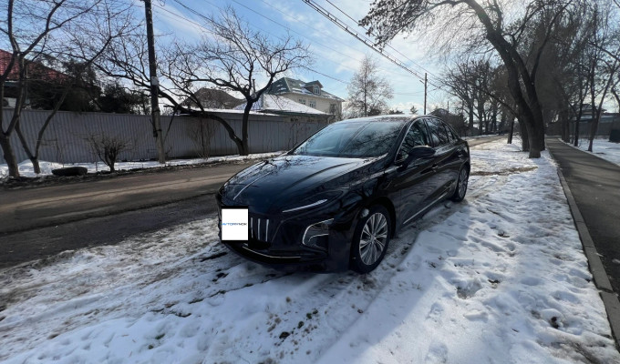 Hongqi E-QM5 2024 года