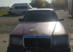 Mercedes-Benz E-Класс 1990 года