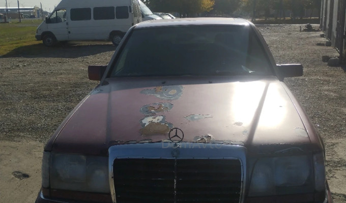 Mercedes-Benz E-Класс 1990 года