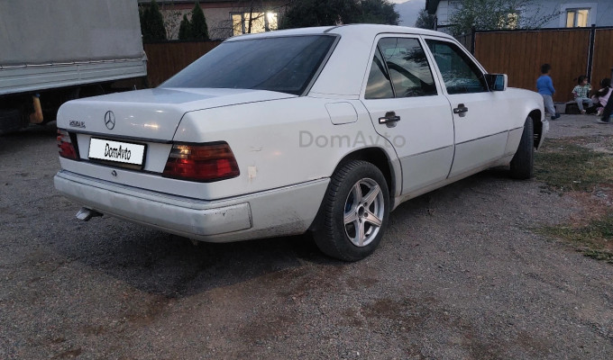 Mercedes-Benz E-Класс 1993 года