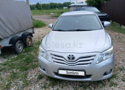 Toyota Camry 2010 года