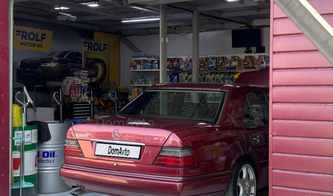 Mercedes-Benz E-Класс 1993 года
