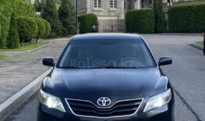 Toyota Camry 2010 года