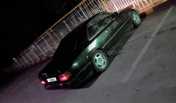 Mercedes-Benz E-Класс 1990 года